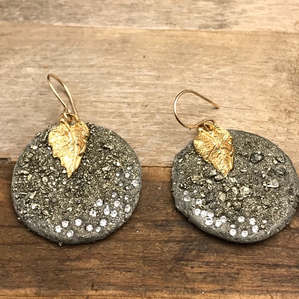 Handmade pyrite druzy  gold leaf pavé earrings - Picture 7 of 7